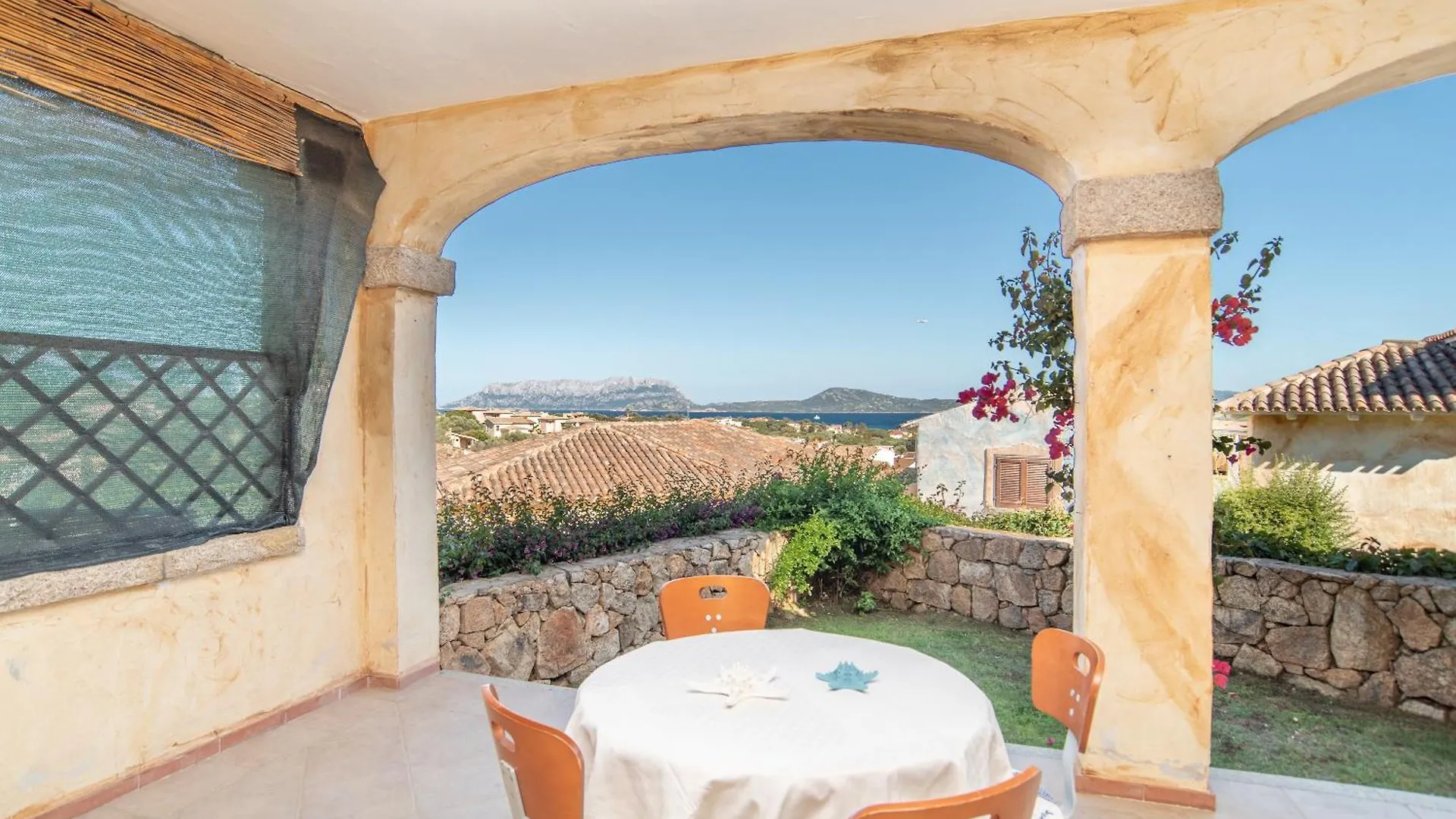 אולביה Sardegnaot Vista Mare Piscina E Spa 0*,